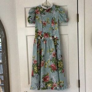 Beautiful dress from a boutique. Lovely details! Girls size 14.